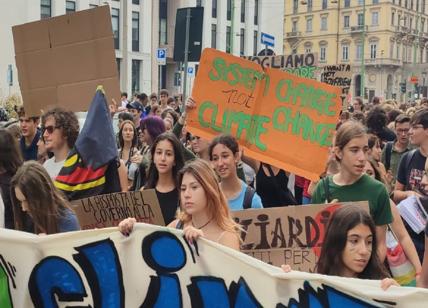 A Milano 200 studenti in corteo per Fridays for Future